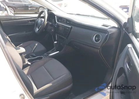 2017 Toyota Corolla Le z USA, uszkodzony, nr VIN 5YFBURHEXHP677088